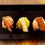 Trittico di hummus: di ceci, di piselli e curry, di pomodori secchi