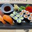 254. 3 Nigiri: Lachs, Thunfisch, Garnelen, 6 Gurken Maki, 6 Lachs Maki