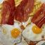 Huevos con jamón a la plancha con patatas