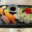 264. 4 Nigiri: Lachs, Thunfisch, Garnelen, Eierstich. 8 California Inside Out Maki