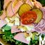 Bowl mit Wurst käse Salat