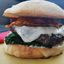 COUNTRY BURGER con nachos artigianali e salsa DIP piccantina.