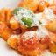 Gnocco di patate al pomodoro del Vesuvio e basilico