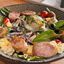 Salade de lentilles, épinards, roquefort, noix, tomates cerises, pommes et Burratina