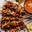 Brochettes de tofu à l’huile de coco et curry