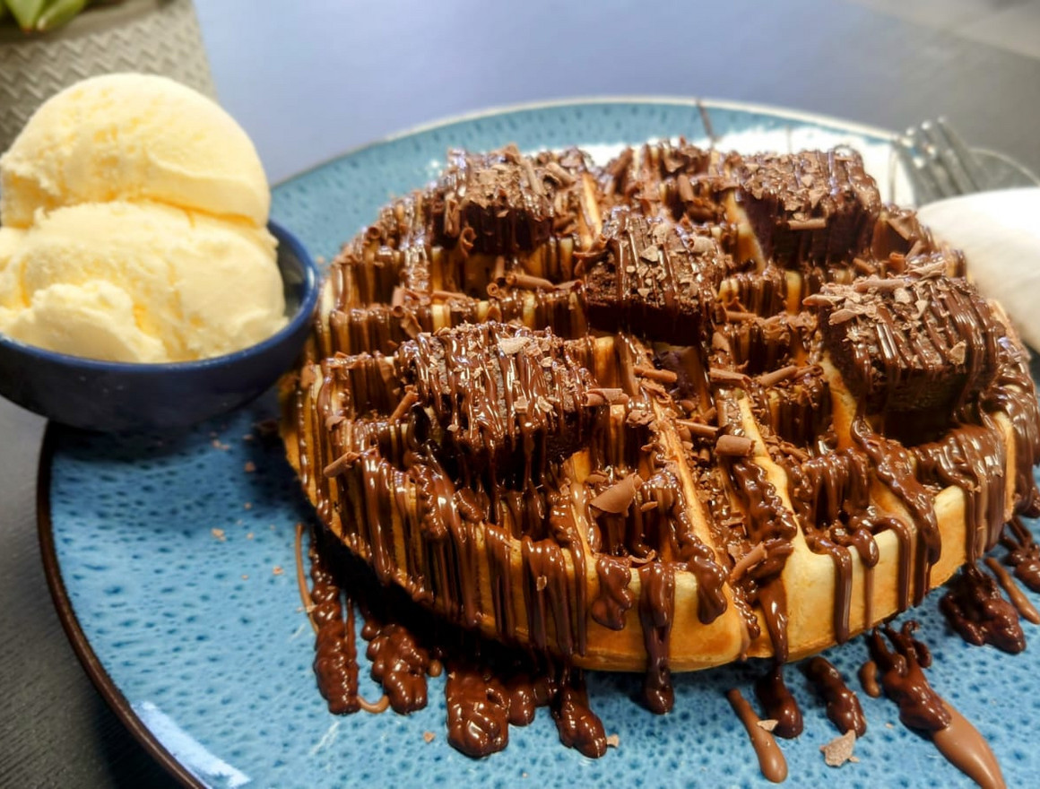 CAFE DESSERT Food delivery SWANSEA Order online