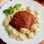 Ravioles con Bolognesa (Salsa roja con carne molida)